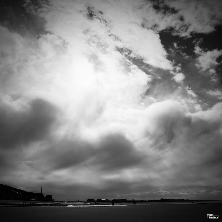 ciel chargé sur la plage
