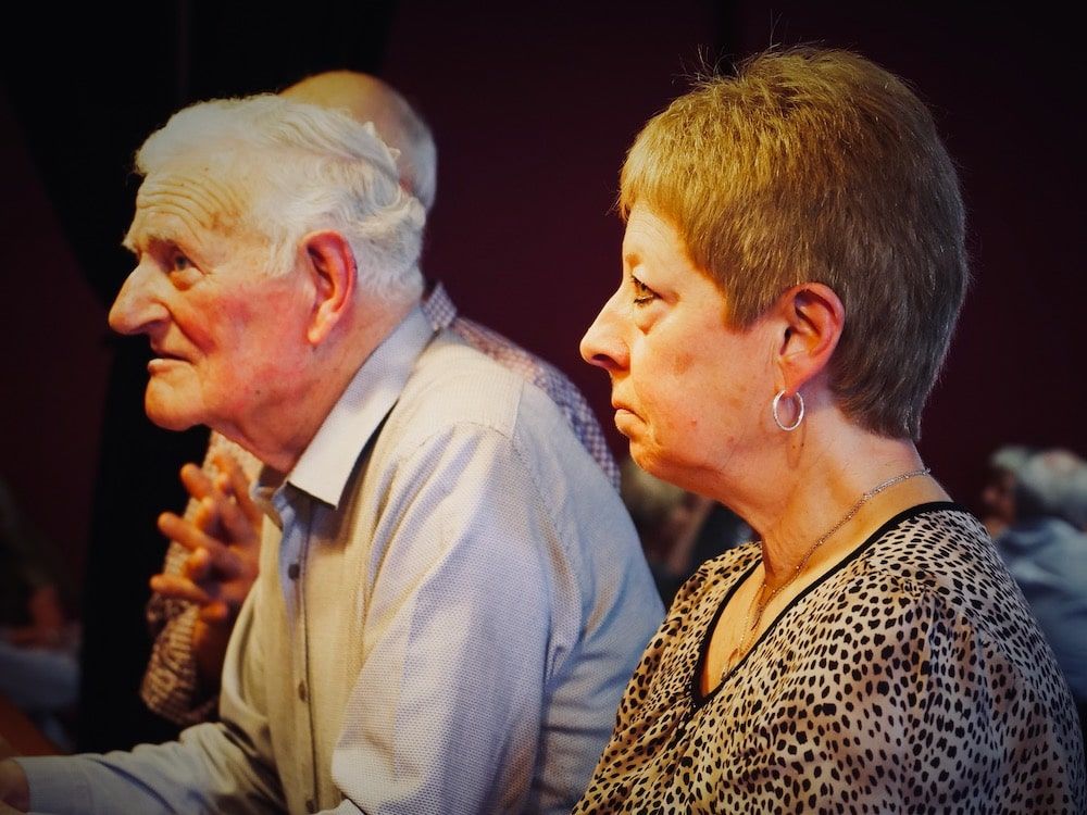 Couple âgé habillé pour le bal. Photo : Antoine Fantin