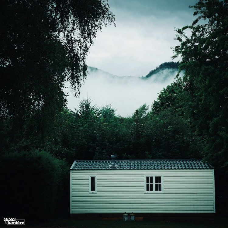 Mobil home dans la brume, Vercors.