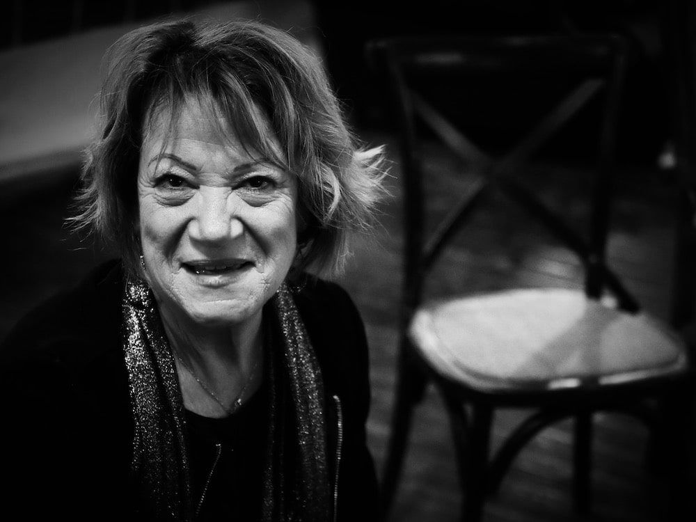 Portrait noir et blanc d'une femme. Photographe Lisieux Normandie