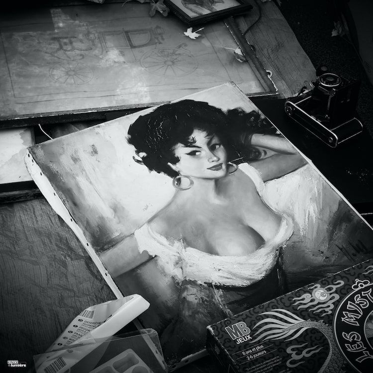 assiette ancienne femme, brocantes, vide-grenier, foire à tout - Photo : Antoine Fantin