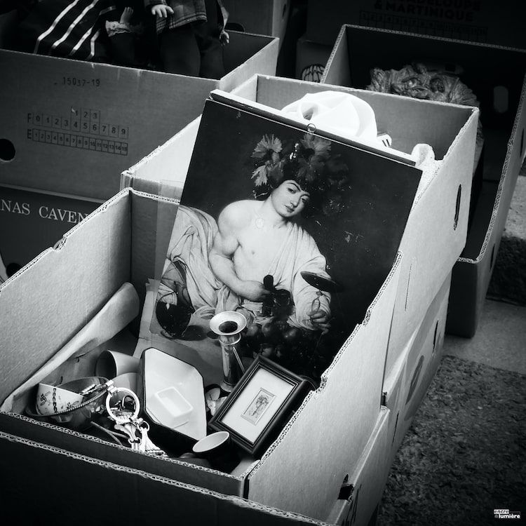 tableau femme, brocantes, vide-grenier, foire à tout - Photo : Antoine Fantin