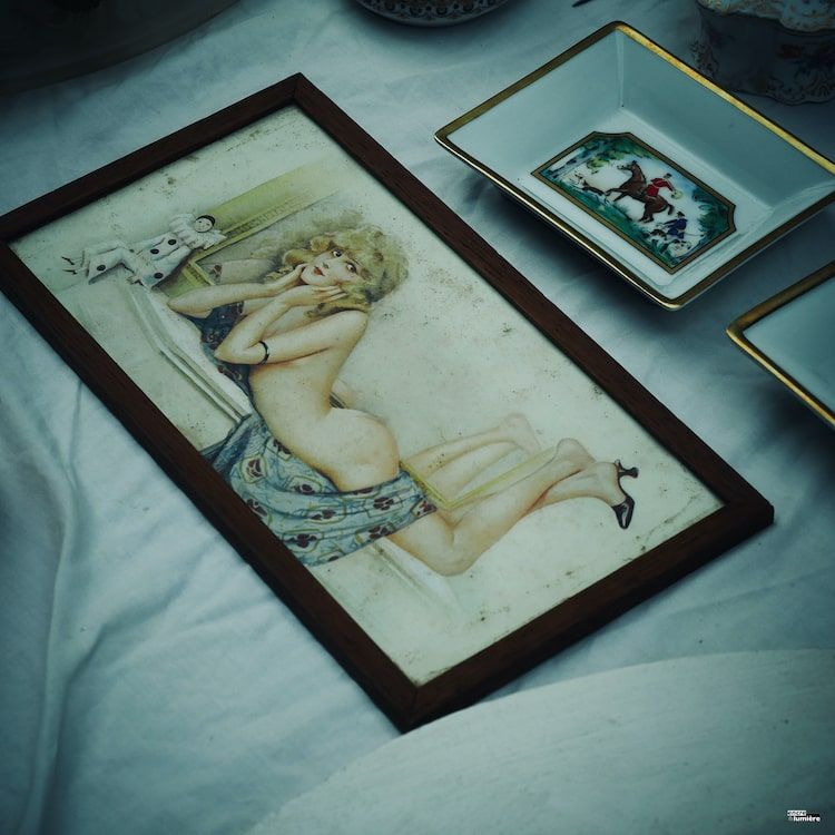 tableau femme nue, brocantes, vide-grenier, foire à tout - Photo : Antoine Fantin