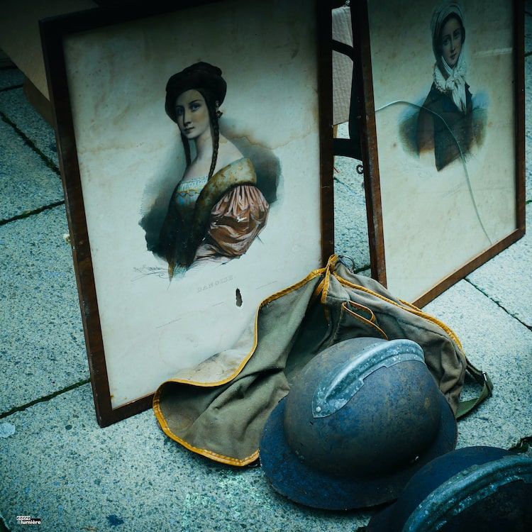 tableau femme, brocantes, vide-grenier, foire à tout - Photo : Antoine Fantin