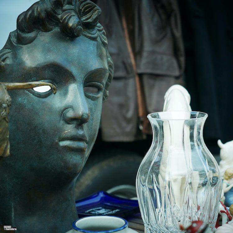 assiette ancienne femme, brocantes, vide-grenier, foire à tout - Photo : Antoine Fantin