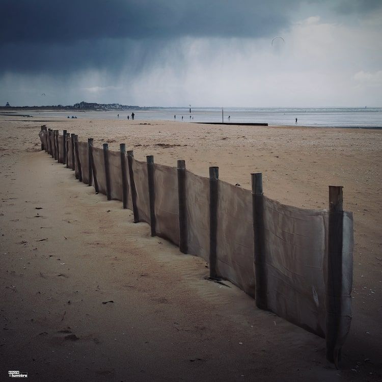 Plage normande à marée basse. Houlgate.  