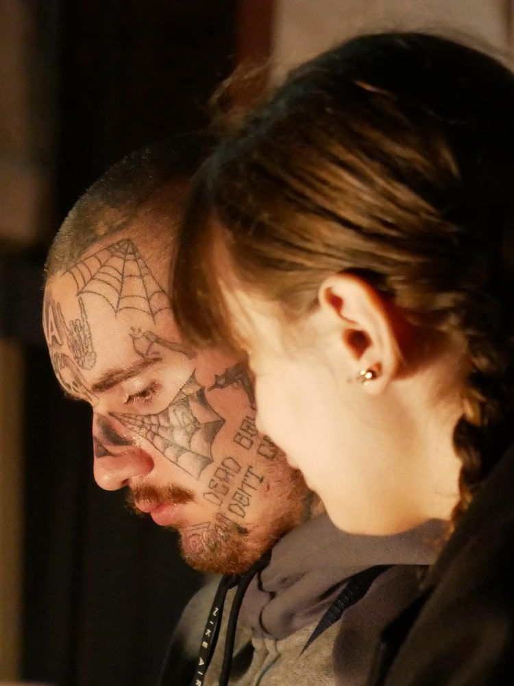 Portrait noir et blanc d'un accordéoniste